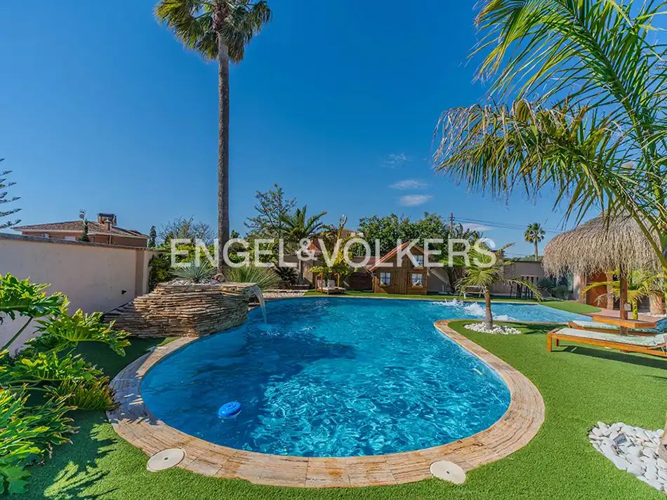 Swimming pool of Houses for sale in San Vicente del Raspeig / Sant Vicent del Raspeig  with Air Conditioner, Heating and Private garden