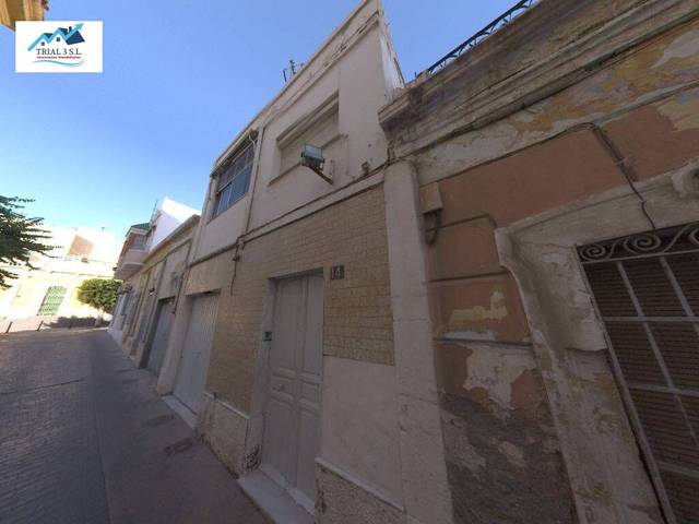 Casa-chalet en Venta en Calle CORBETA en La Chanca - Pescadería