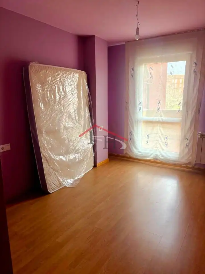 Habitación de Apartamento en venta en San Andrés del Rabanedo con Calefacción, Parquet y Terraza