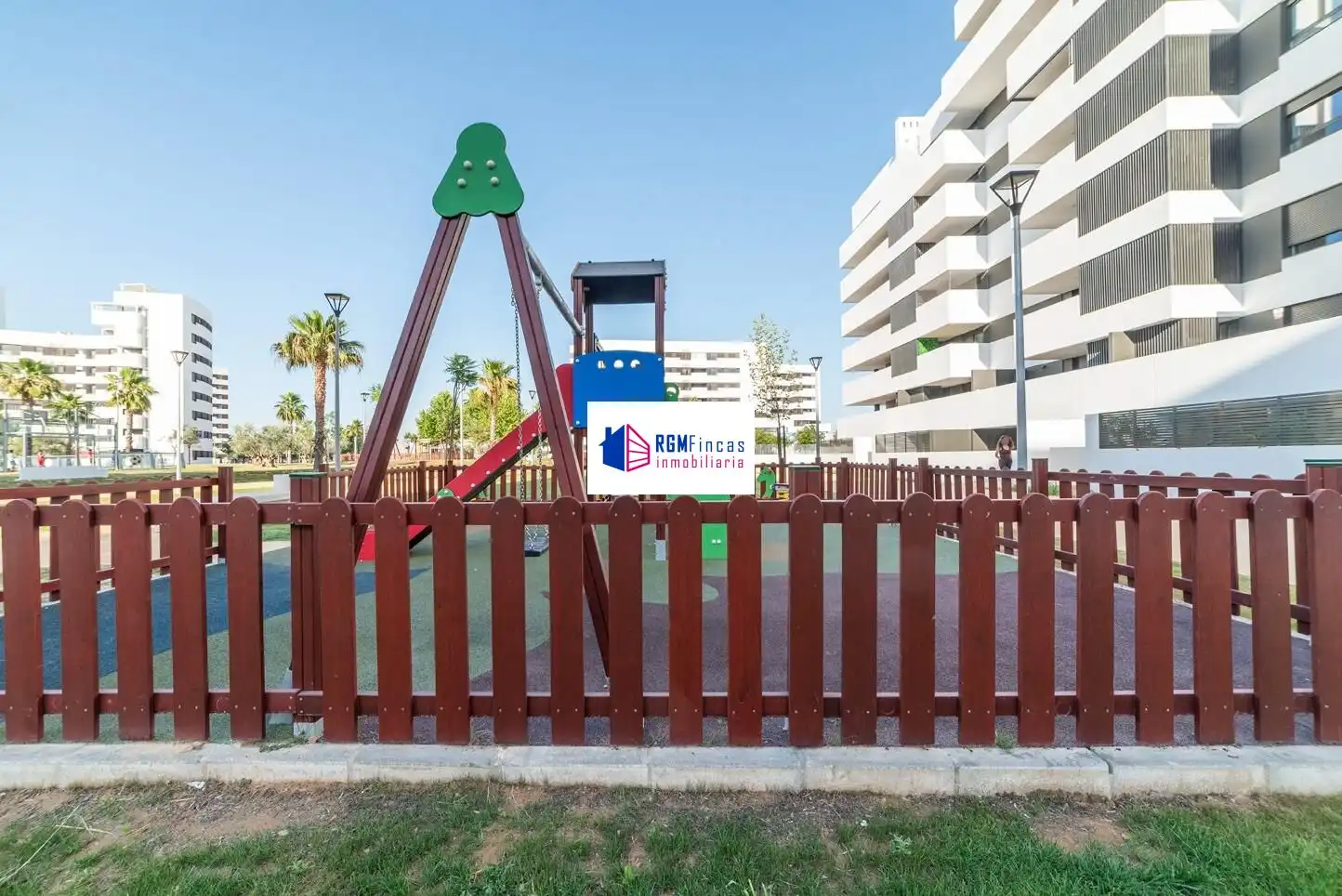 Vista exterior de Piso en venta en Sevilla con Aire acondicionado, Calefacción y Jardín privado