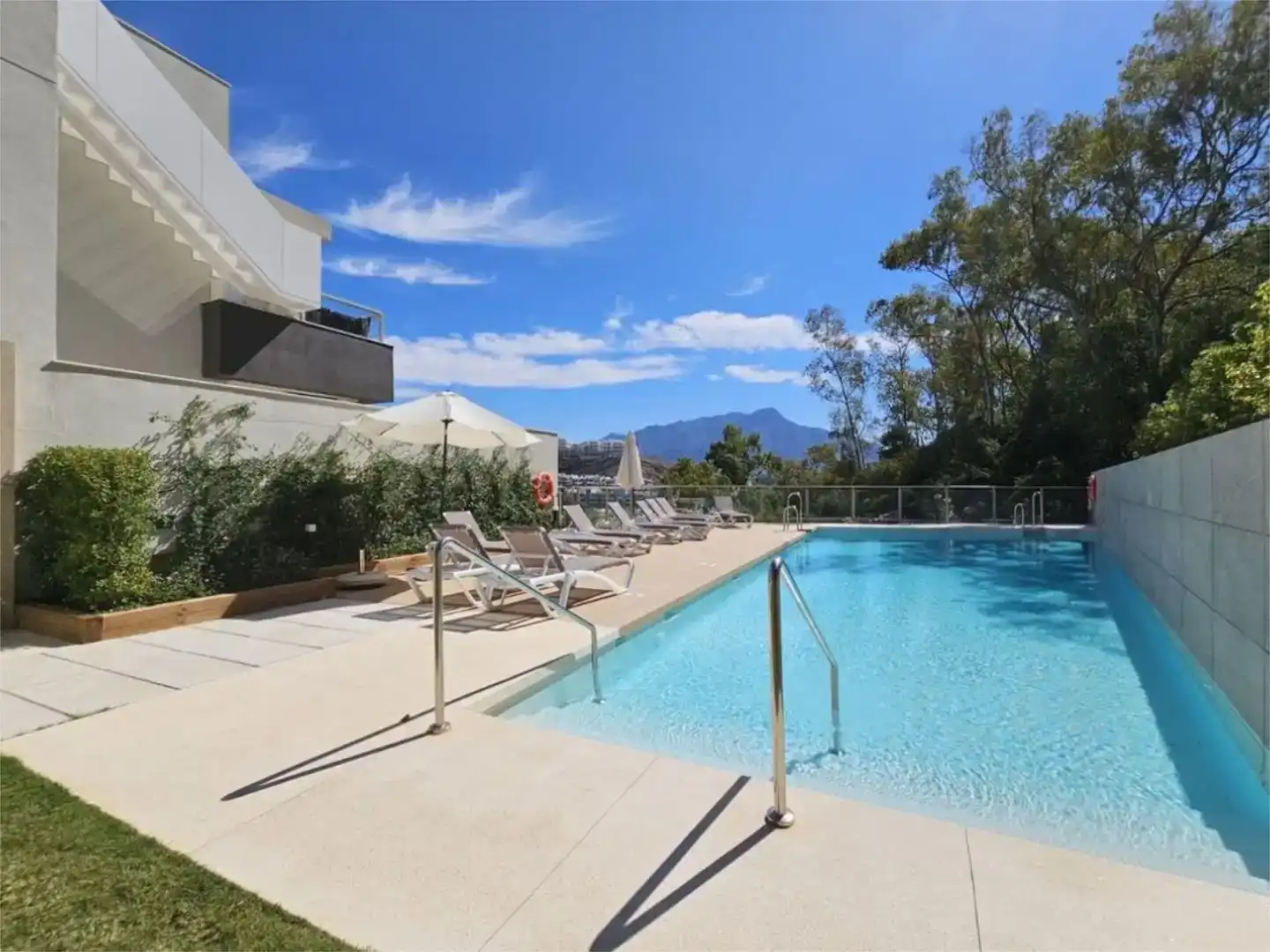 Piscina de Piso en venta en Nueva Andalucía