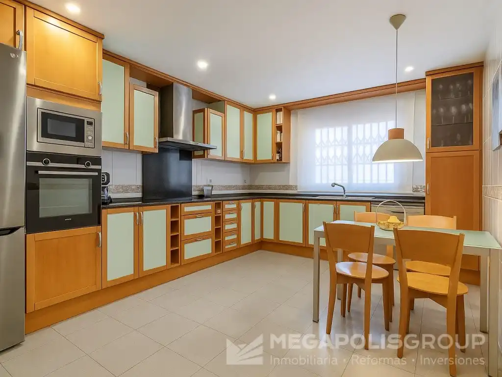 Cocina de Casa o chalet en venta en Sant Vicenç Dels Horts con Jardín privado, Terraza y Piscina