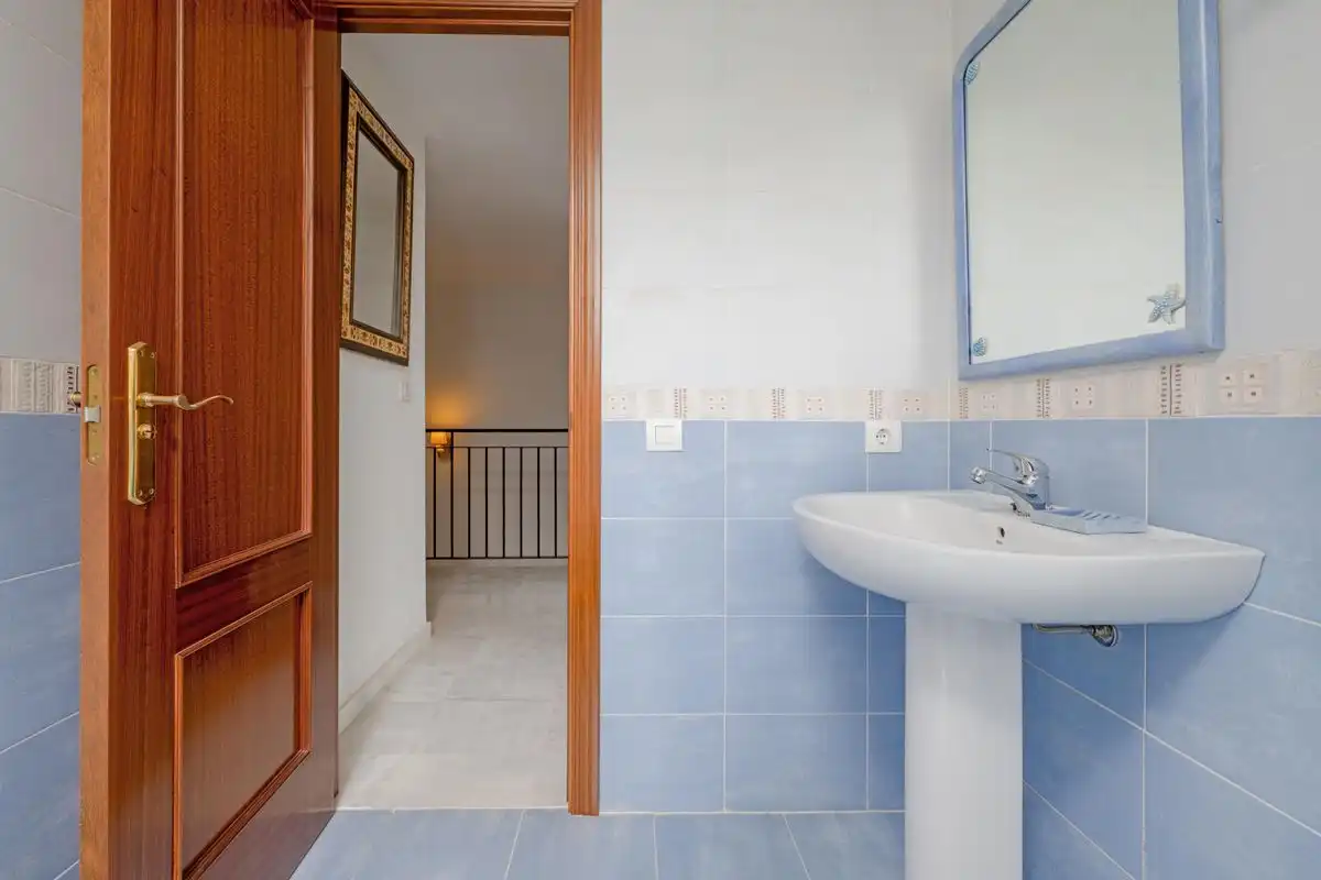 Baño de Casa adosada en venta en Espartinas con Calefacción y Amueblado