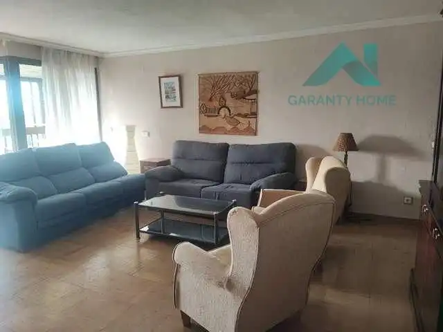 Sala de estar de Piso de alquiler en Sevilla con Aire acondicionado, Calefacción y Jardín privado