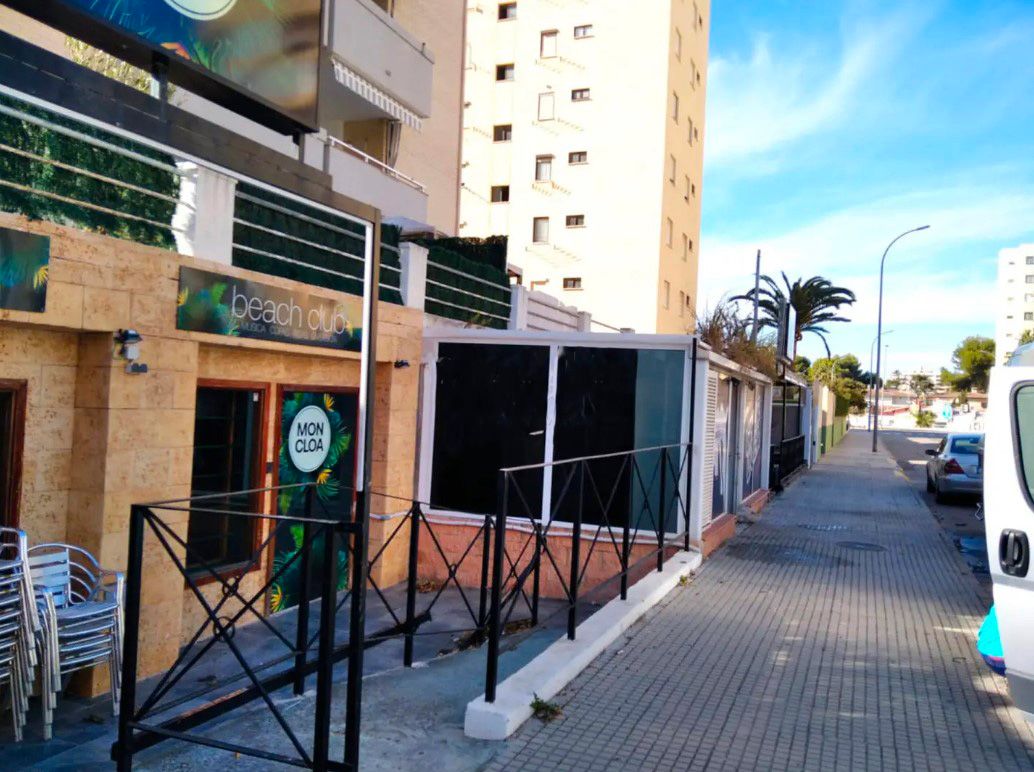 Vista exterior de Local en venda en Gandia