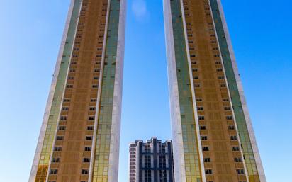 Vista exterior de Apartament en venda en Benidorm amb Aire condicionat i Balcó