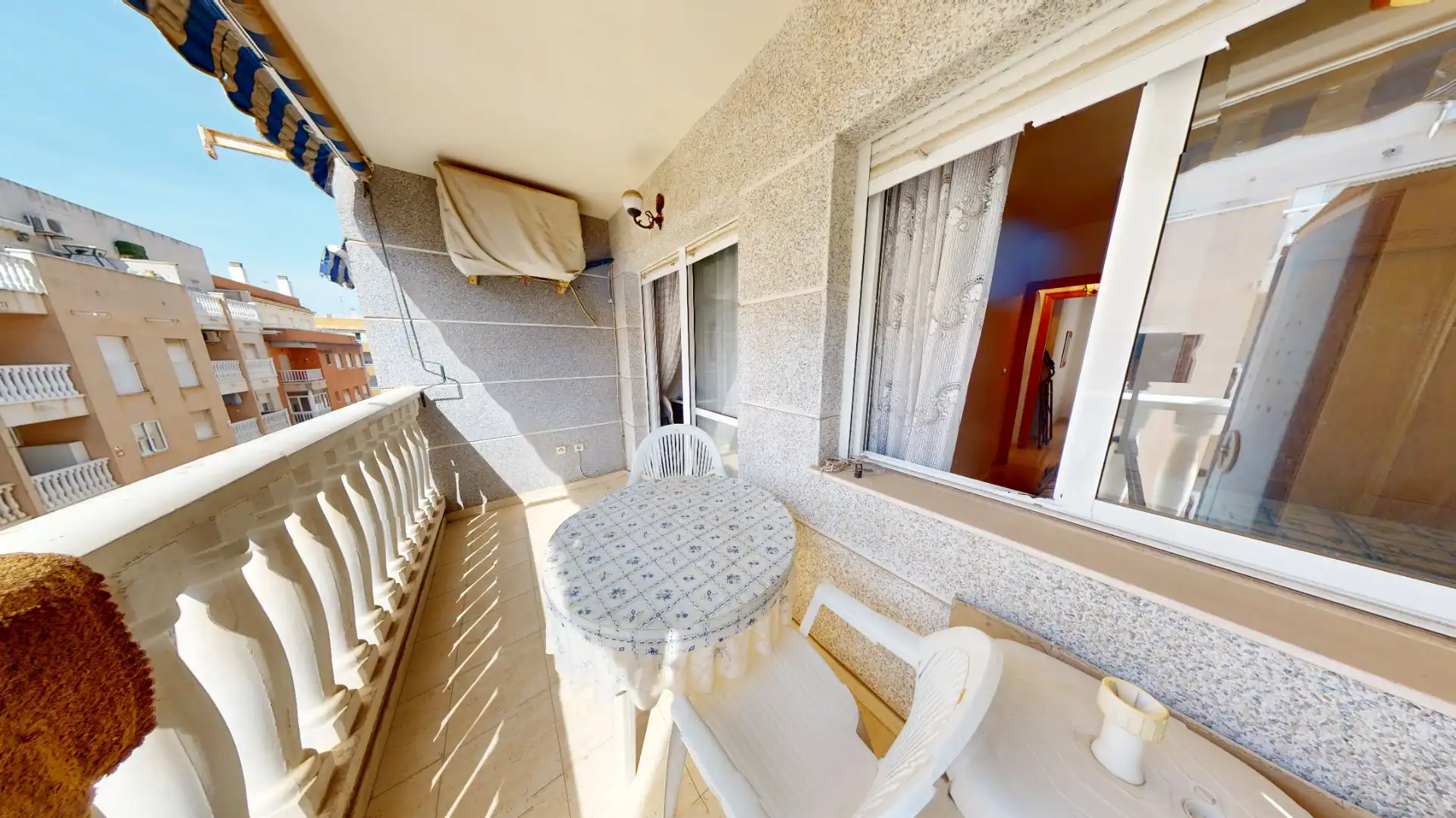 Terrasse von Wohnung zum Verkauf in Torrevieja mit Klimaanlage, Heizung und Möbliert