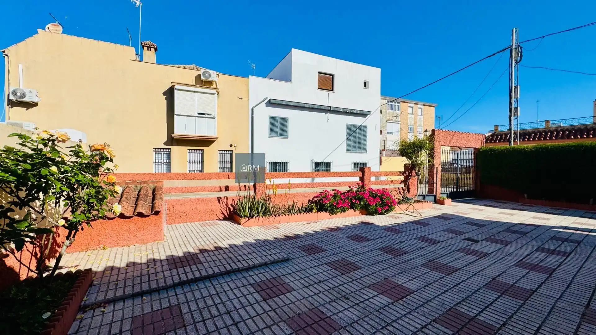 Vista exterior de Casa o xalet en venda en Sanlúcar de Barrameda amb Jardí privat, Terrassa i Traster