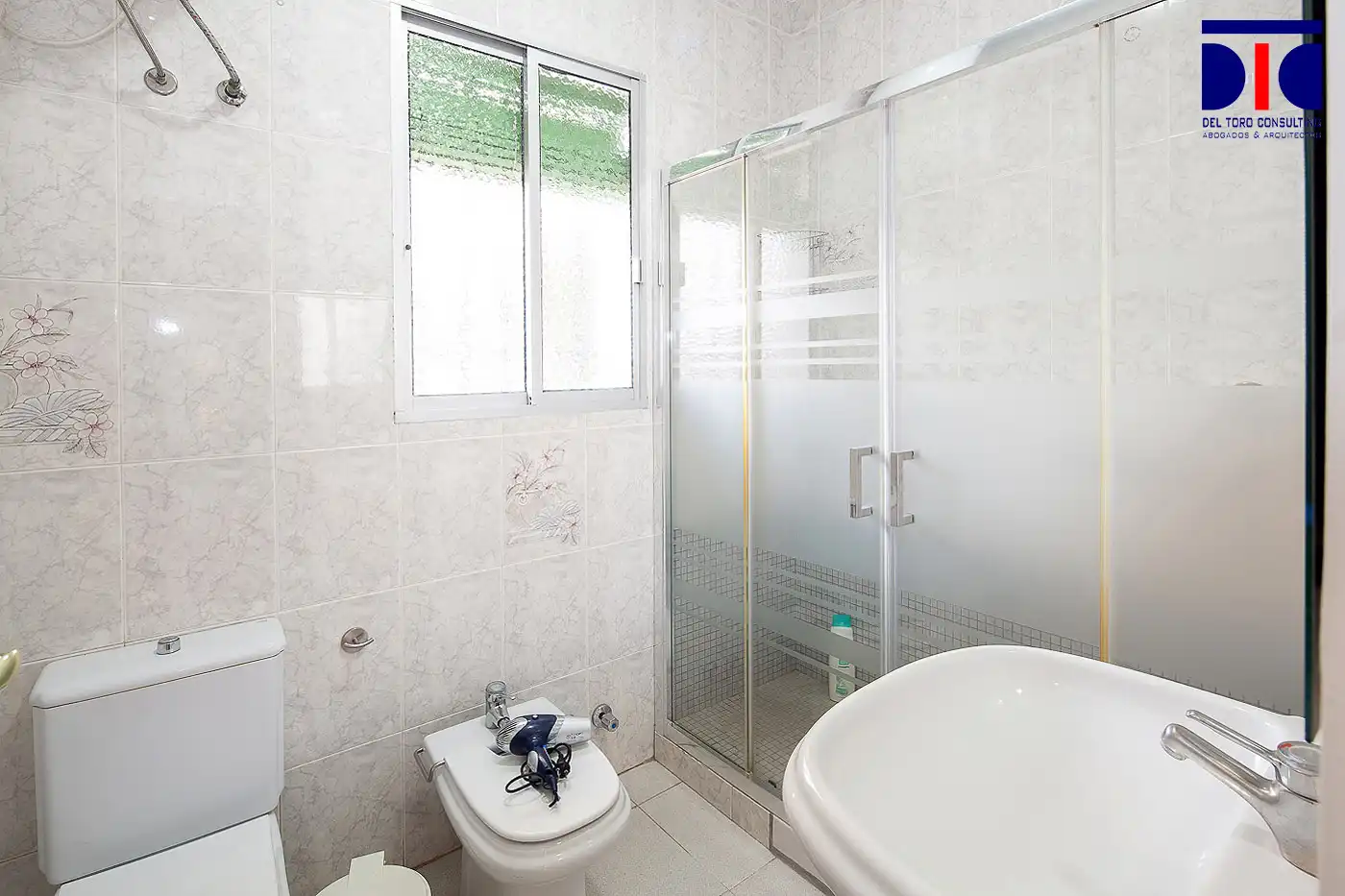 Bathroom of Detached homes for sale in Sevilla  with Air Conditioner, Heating and Furnished
