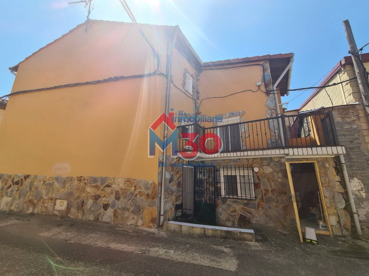 Exterior view of House or chalet for sale in Santa María Rivarredonda  with Heating, Terrace and Storage room