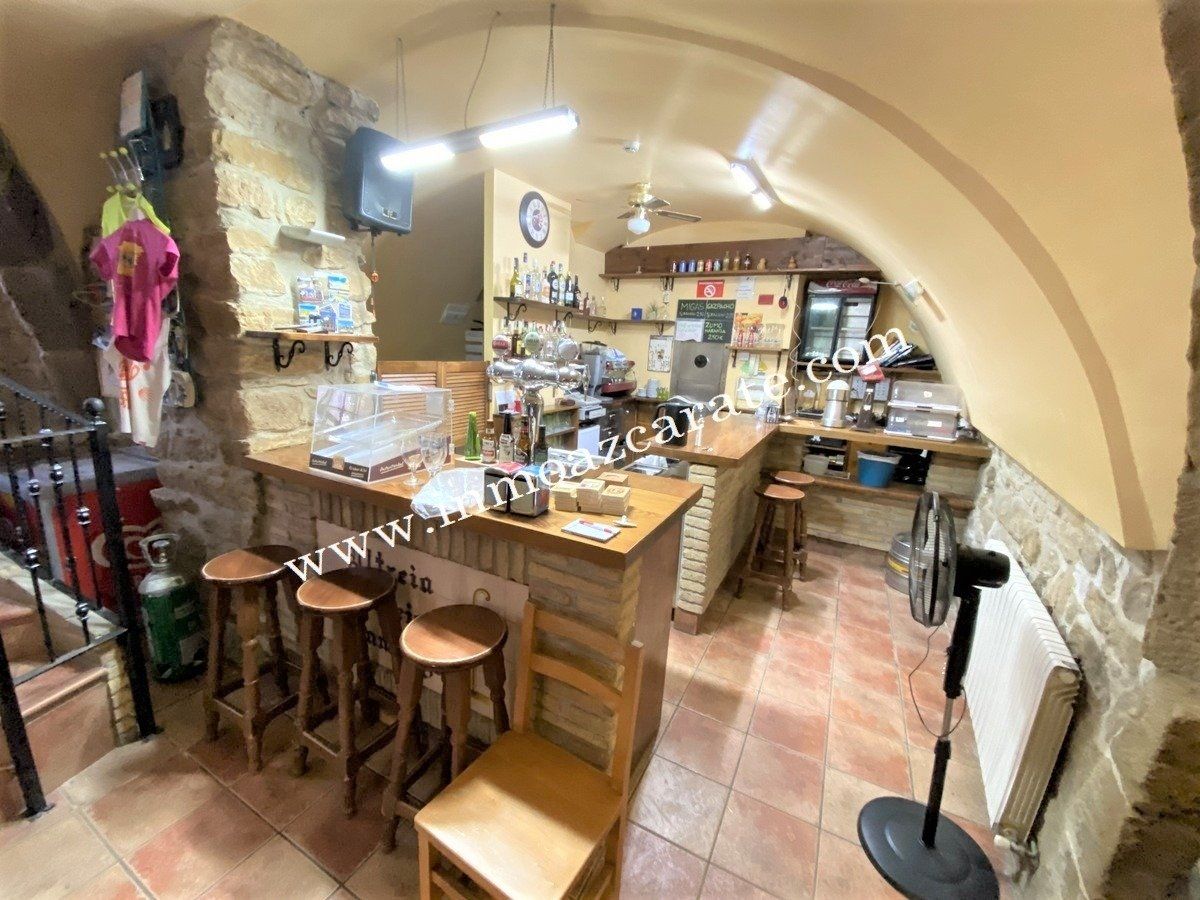 Building for sale in Valle de Yerri / Deierri