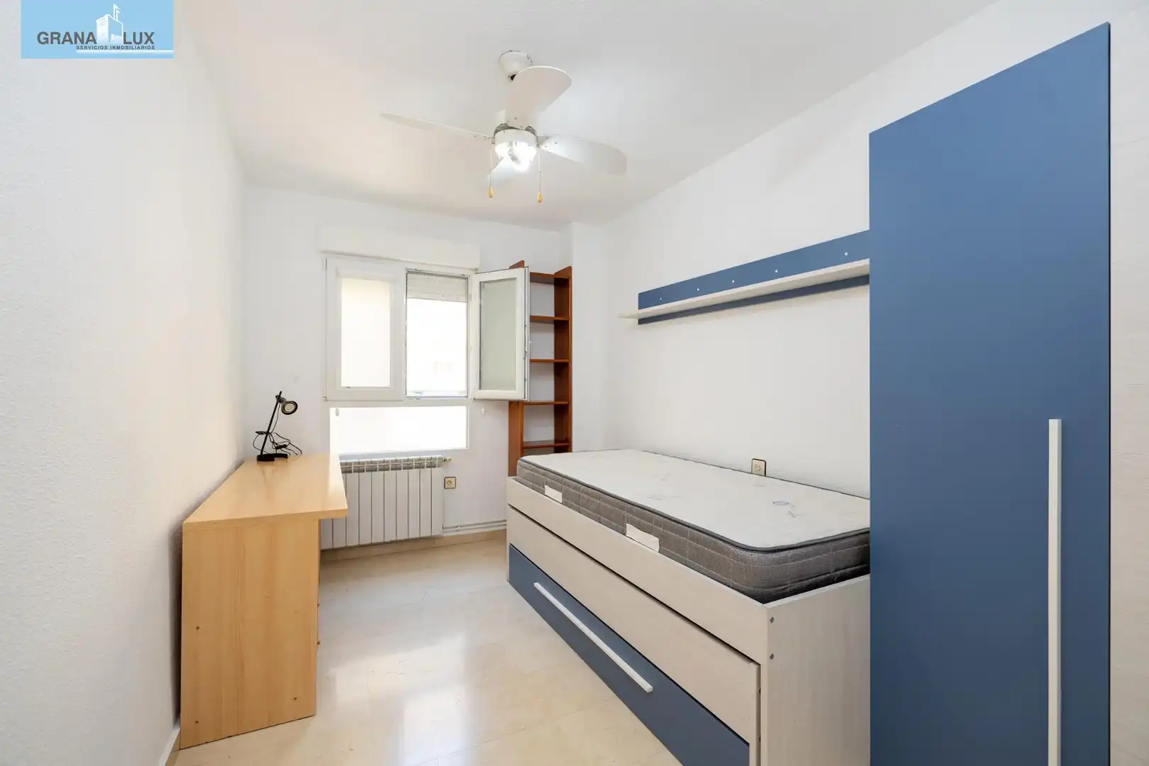 Habitación de Piso en venta en Granada con Calefacción