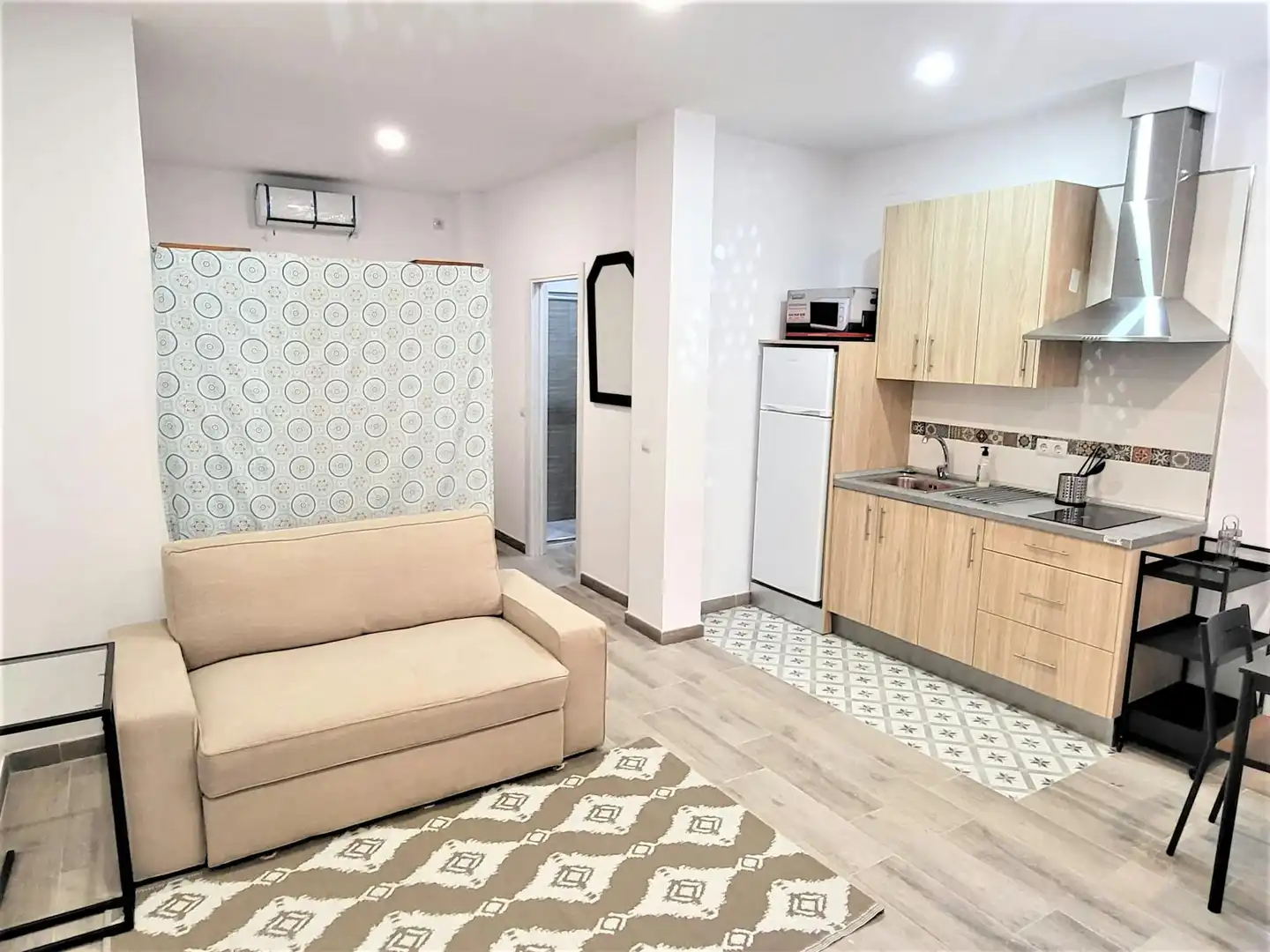 Wohnzimmer von Wohnung zur Miete in Sevilla mit Klimaanlage, Heizung und Privatgarten