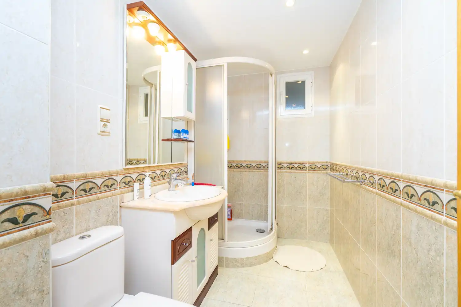Baño de Piso en venta en Móstoles con Calefacción, Terraza y Piscina comunitaria