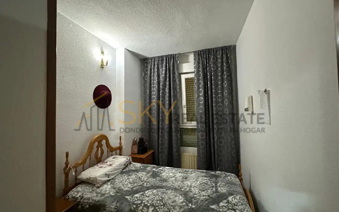 Habitación de Piso en venta en Madrid con Terraza