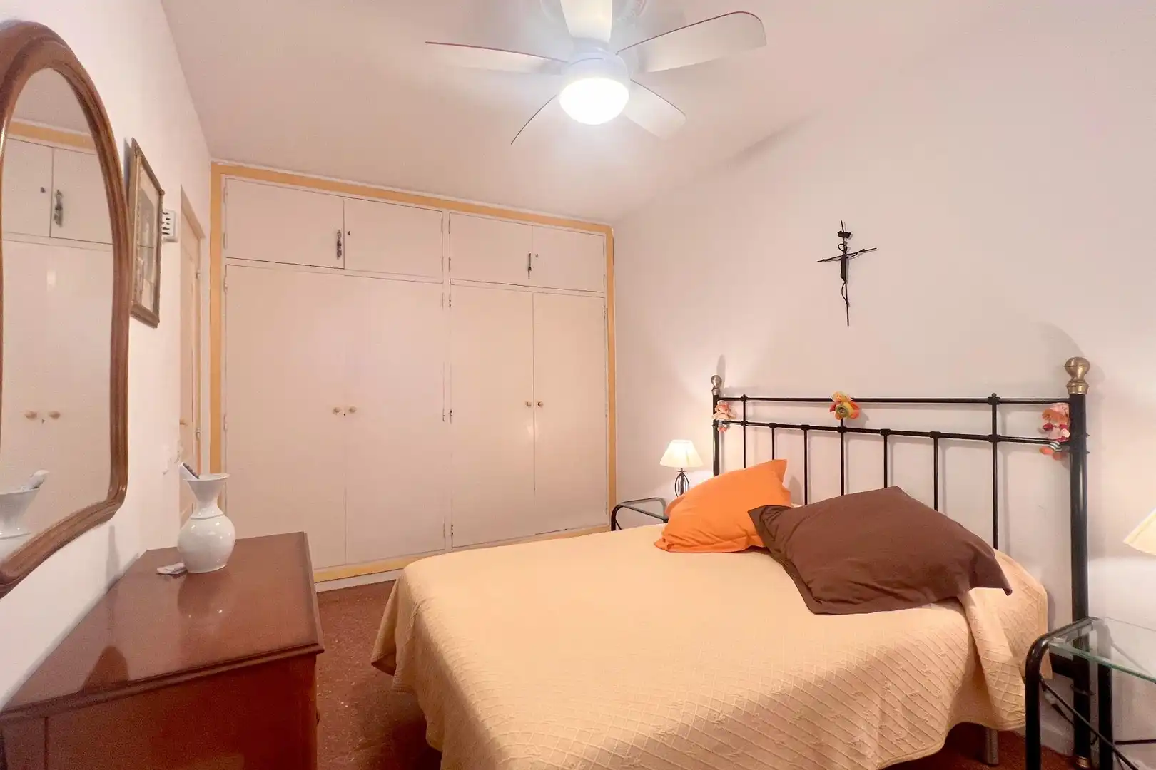 Piso en venta en Calle CIUDAD DE PORCUNA, La Carihuela - Los Nidos