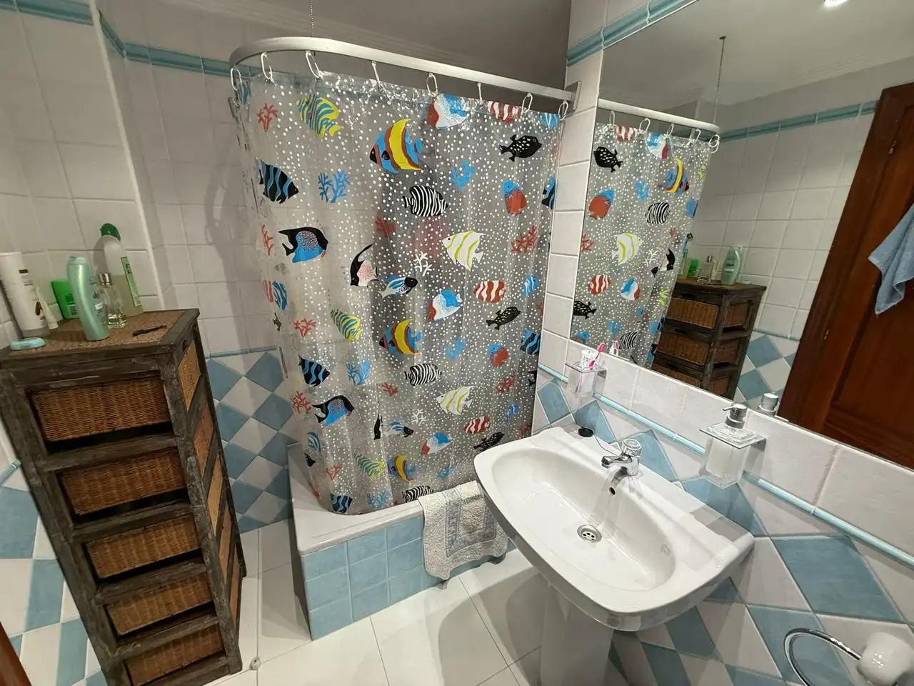 Baño de Piso en venta en Castro-Urdiales con Calefacción, Parquet y Piscina comunitaria