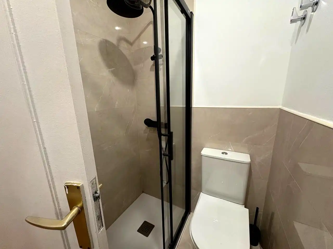Bathroom of Flat for rent in Madrid  with Air Conditioner, Heating and Terrace