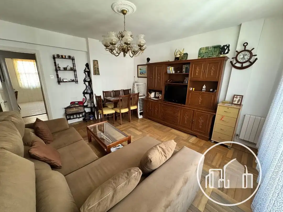 Sala de estar de Piso en venta en Villarcayo de Merindad de Castilla la Vieja con Calefacción, Terraza y Amueblado