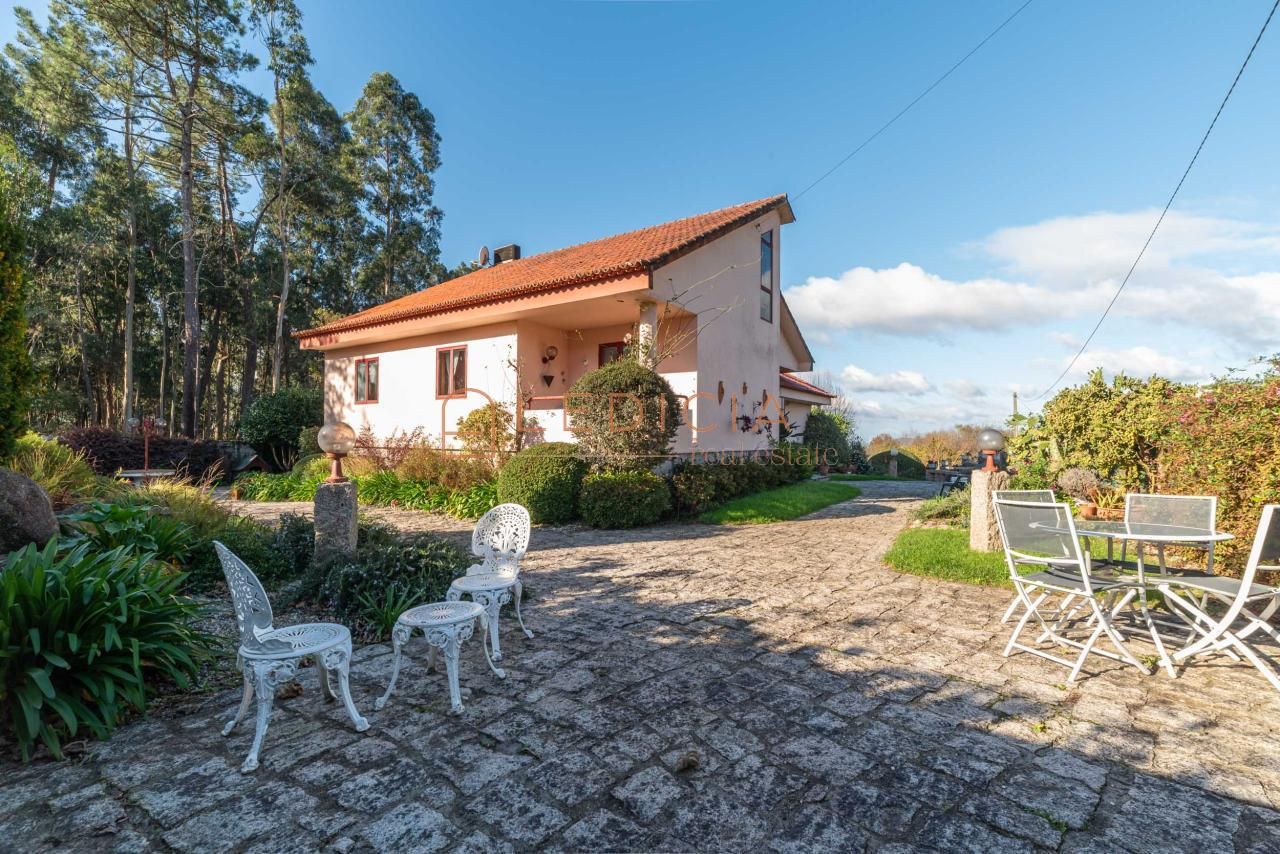 Jardí de Casa o xalet en venda en Vigo  amb Calefacció, Jardí privat i Parquet