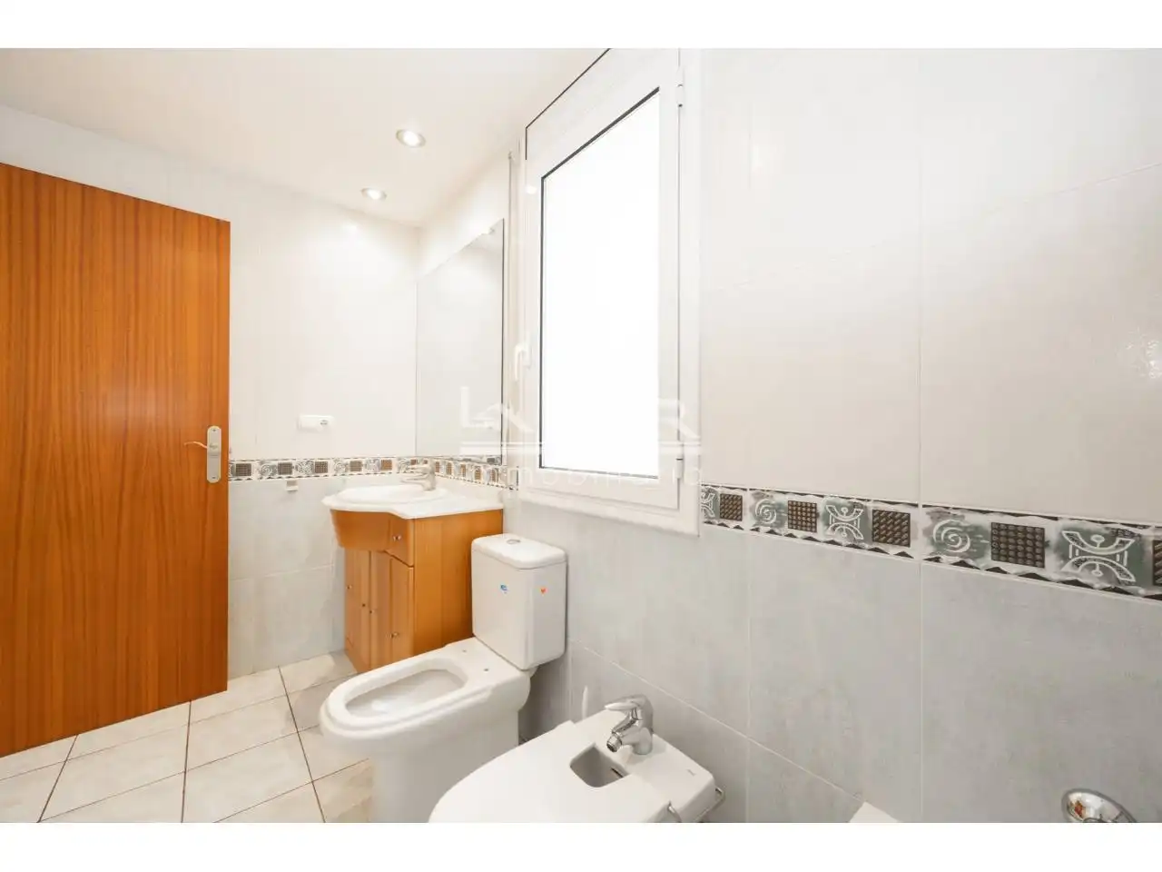 Baño de Ático en venta en Vic con Calefacción, Terraza y Trastero