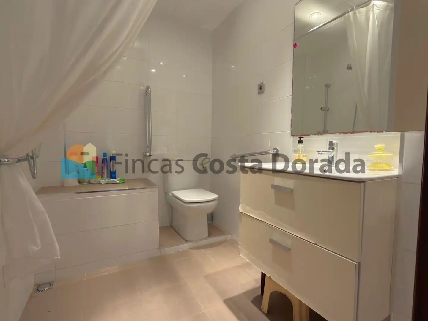 Baño de Planta baja en venta en Cubelles con Aire acondicionado, Calefacción y Jardín privado