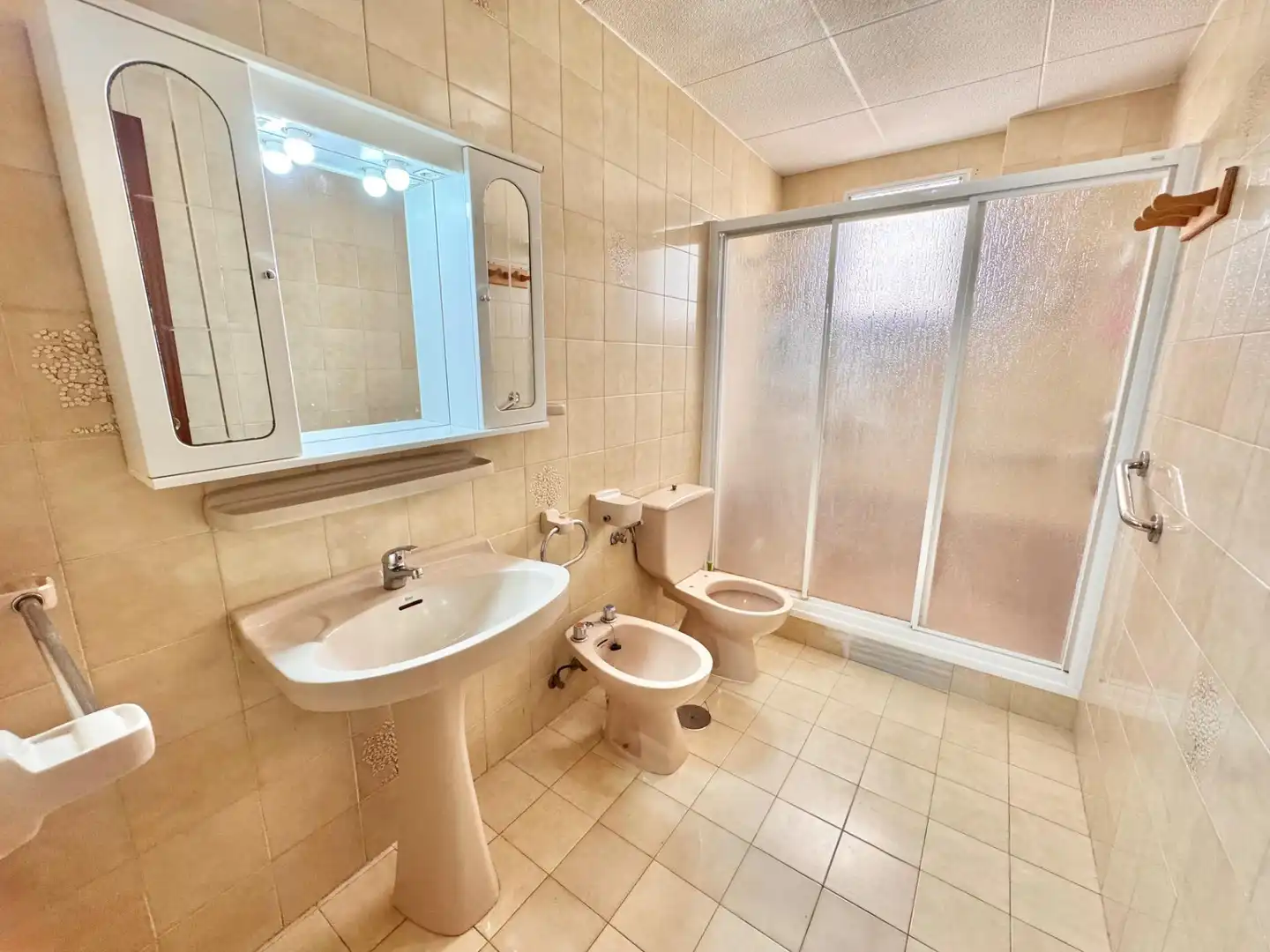 Bathroom of Flat for sale in Orihuela  with Air Conditioner, Heating and Storage room