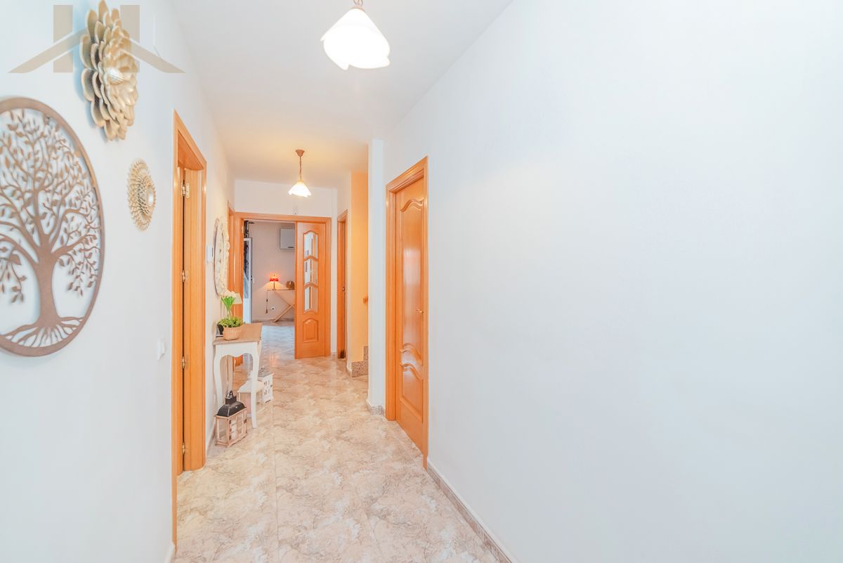 Single-family semi-detached for sale in Ugena  with Air Conditioner, Heating and Private garden