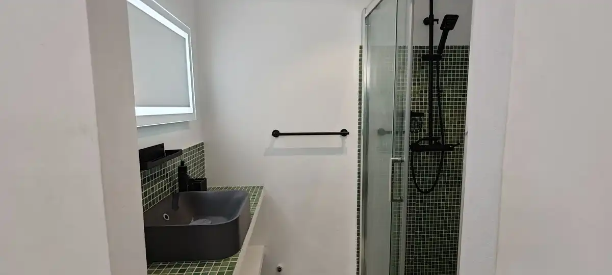 Bany de Casa o xalet en venda en Marbella amb Aire condicionat, Jardí privat i Piscina