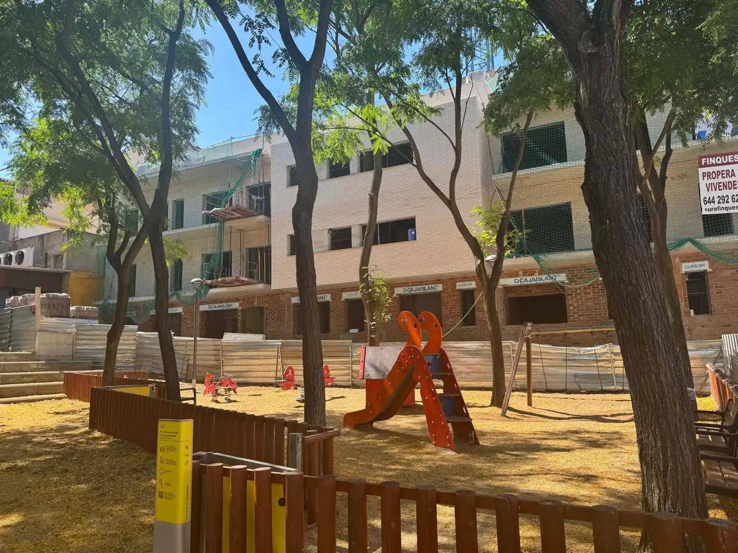 Vista exterior de Piso en venta en Pallejà con Aire acondicionado, Calefacción y Terraza