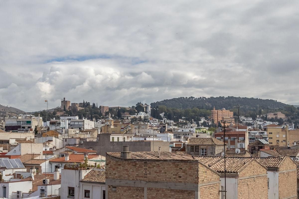 Vista exterior de Piso en venta en  Granada Capital con Calefacción y Terraza