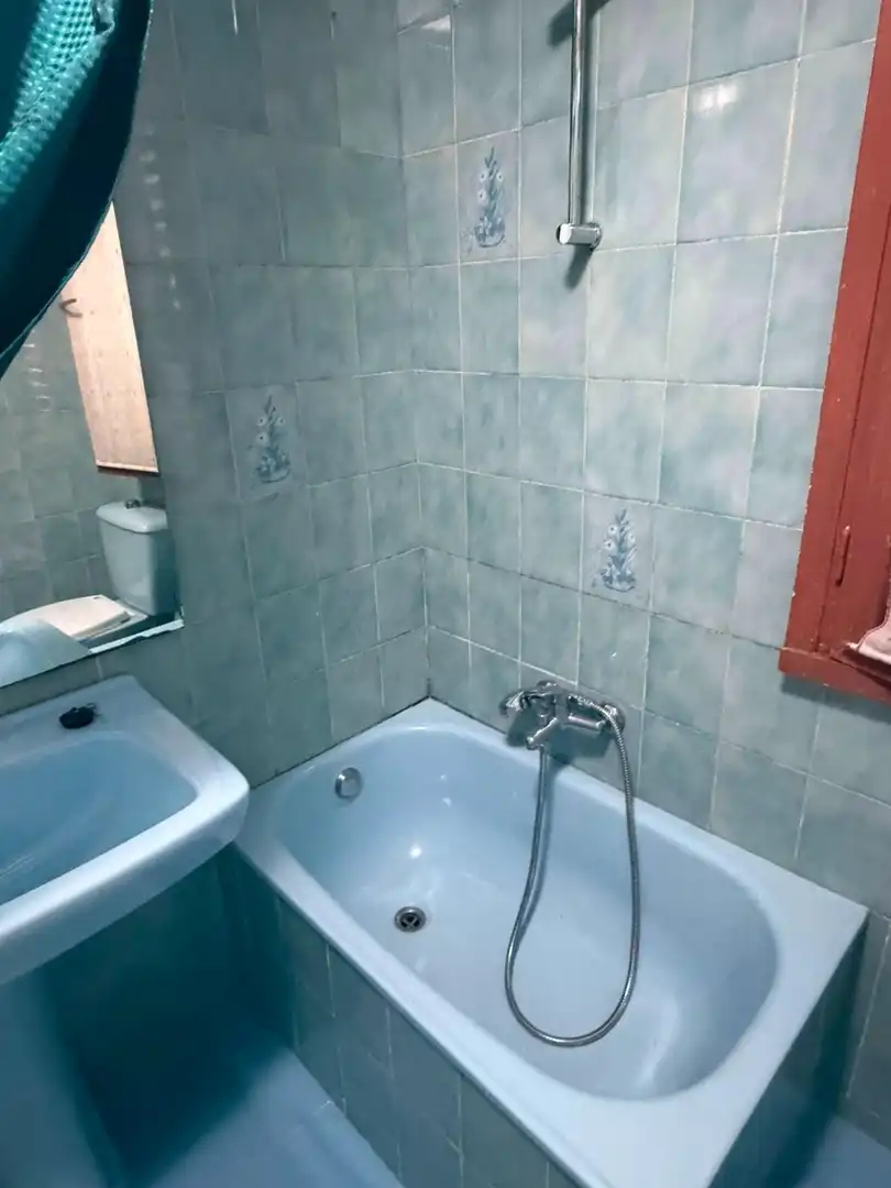 Bany de Apartament en venda en Oviedo  amb Calefacció