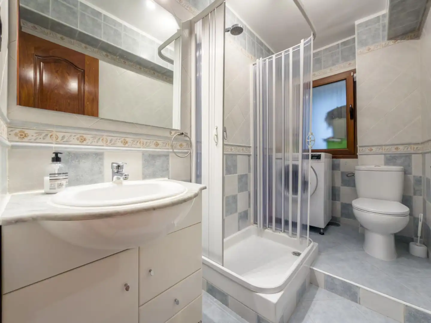 Badezimmer von Wohnung zum Verkauf in Armilla mit Klimaanlage, Terrasse und Balkon