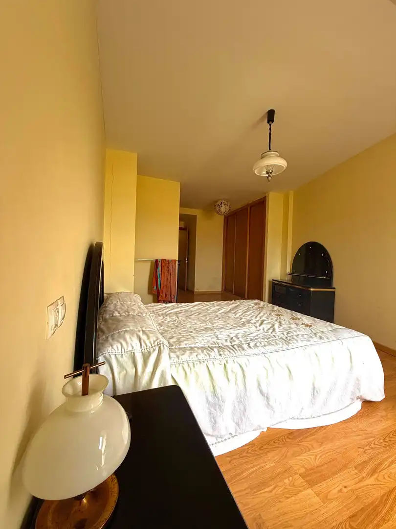 Schlafzimmer von Dachboden zum Verkauf in Malpica de Bergantiños mit Heizung und Terrasse