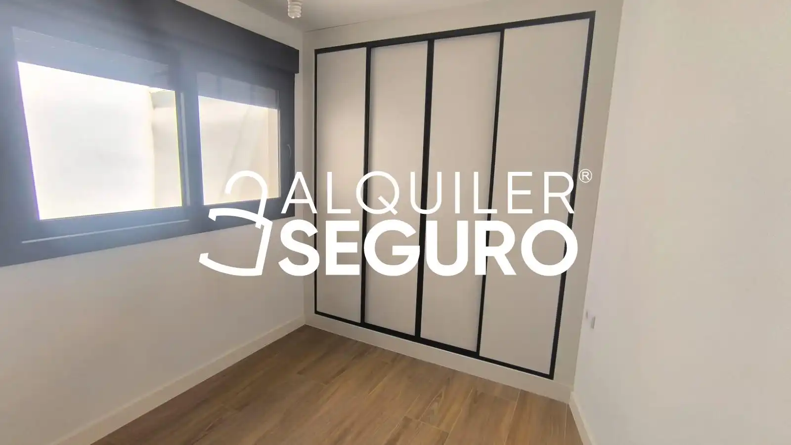 Dormitori de Àtic de lloguer en Sevilla amb Aire condicionat, Calefacció i Piscina