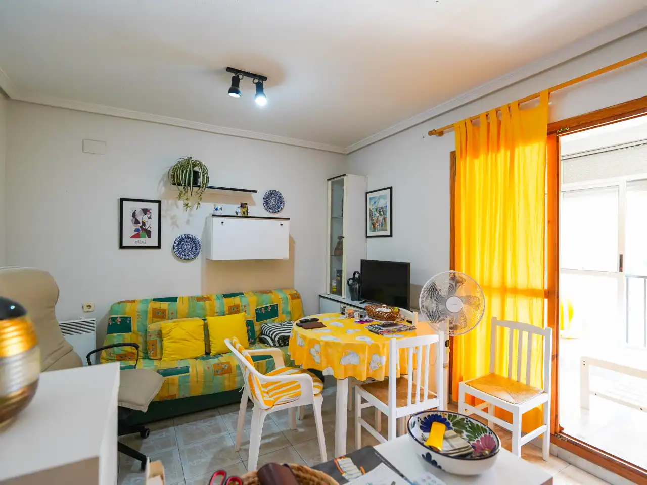 Sala de estar de Estudio en venta en Torrevieja con Calefacción, Terraza y Piscina