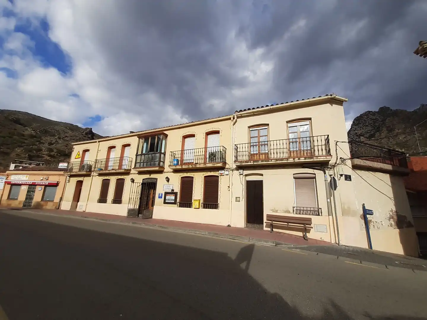 Exterior view of Commercial properties for rent in Arnedillo  with Air Conditioner