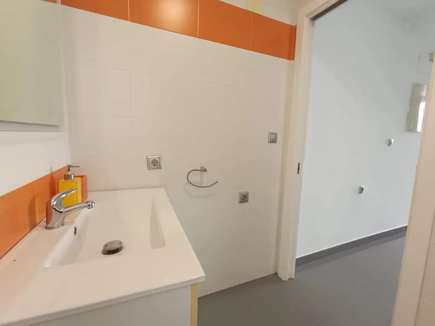 Badezimmer von Dachboden zum Verkauf in Levante