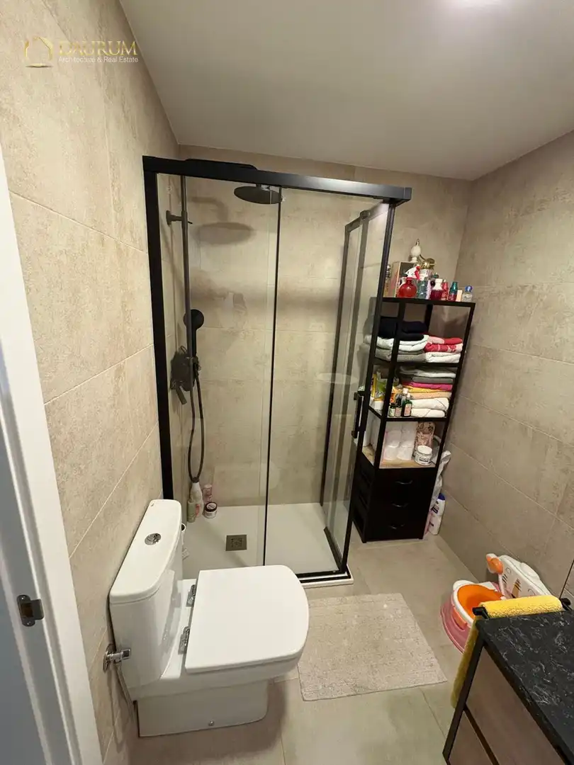 Bathroom of Flat for sale in Madrid  with Heating, Terrace and Storage room
