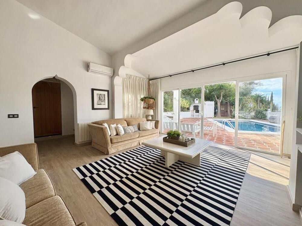 Sala d'estar de Casa o xalet de lloguer en Marbella amb Aire condicionat, Calefacció i Jardí privat