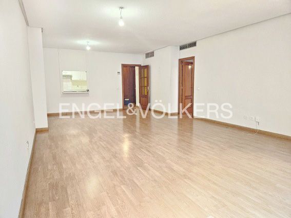 Menjador de Pis de lloguer en  Madrid Capital amb Aire condicionat i Calefacció