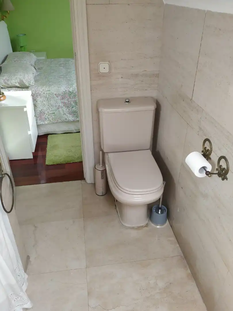 Bany de Dúplex en venda en Vigo  amb Calefacció, Parquet i Terrassa