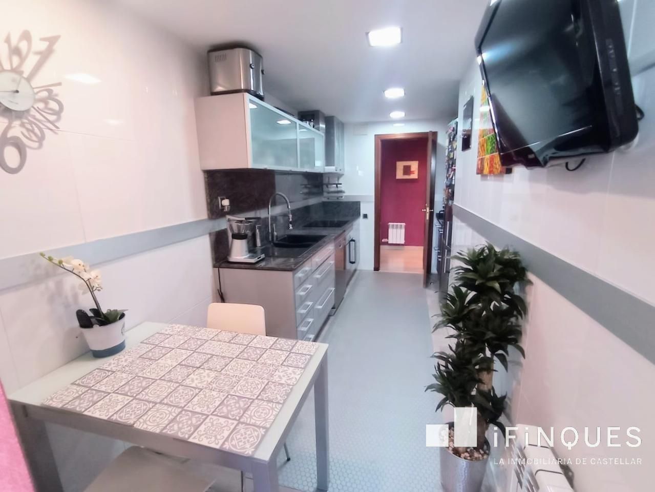 Kitchen of Flat for sale in Sabadell  with Air Conditioner, Heating and Parquet flooring