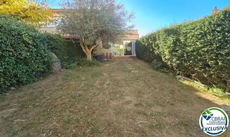 Garden of Detached homes for sale in Roses  with Private garden and Community pool