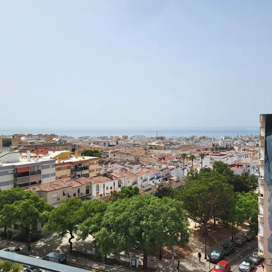 Vista exterior de Apartament en venda en Estepona amb Terrassa i Balcó