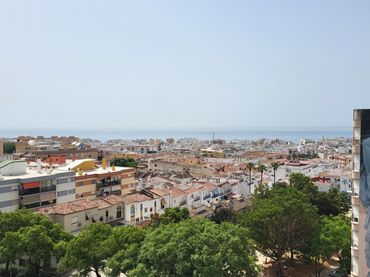 Apartament amb balcó en venda a Estepona Pueblo