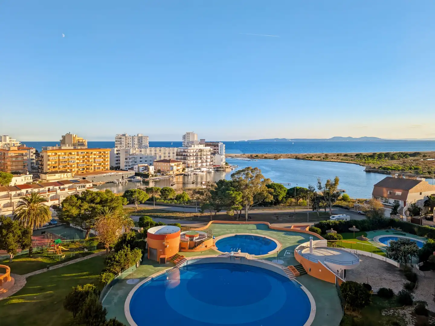 Piscina de Piso en venta en Roses con Terraza y Piscina