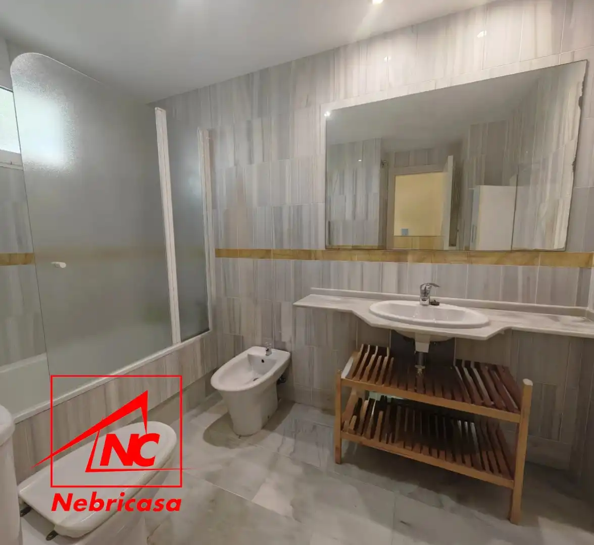 Baño de Piso en venta en Chipiona con Aire acondicionado, Trastero y Piscina