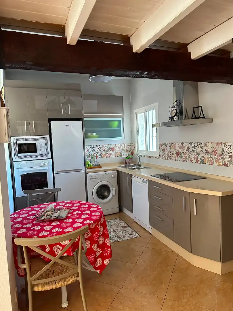 Cuina de Casa adosada de lloguer en Marbella amb Aire condicionat, Terrassa i Traster