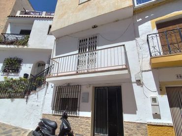 Maison avec balcon à vendre à REAL 60
